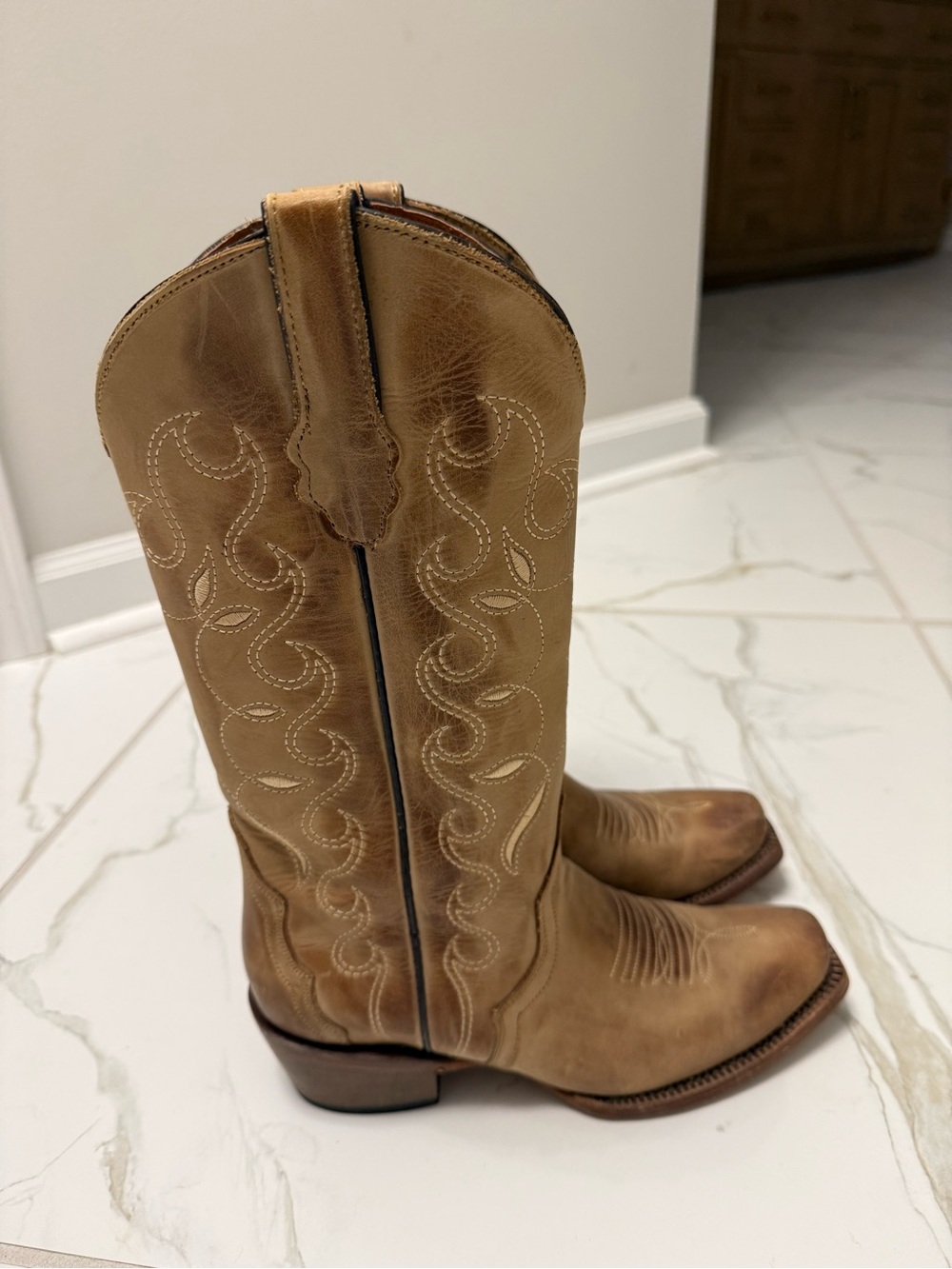 TANNER MARK WOMEN'S 'LEWISVILLE' LEATHER SQUARE TOE BOOTS SAND